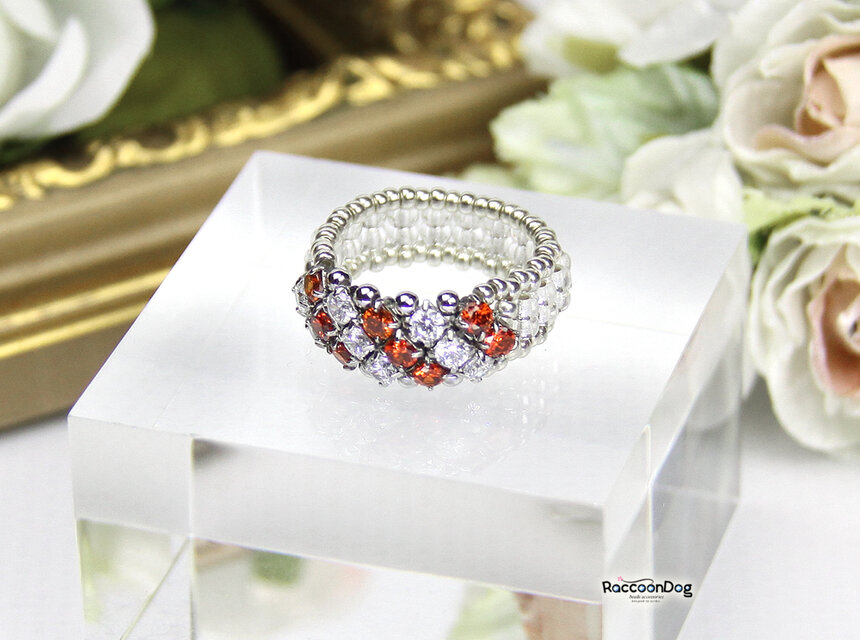 ジルコニア16個の煌めきガーネット＆クリスタルリング（ジルコニア ビーズリング）《ビーズアクセサリー》