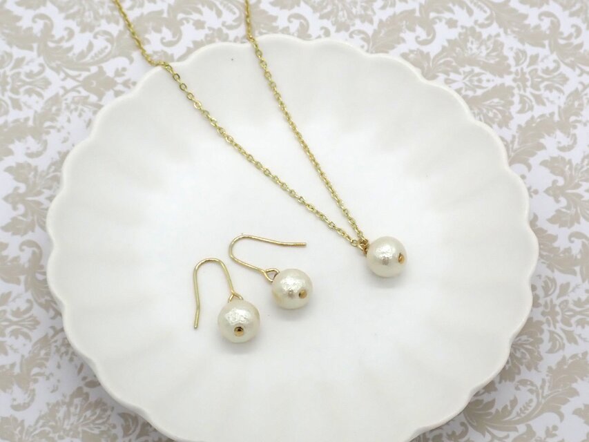 《４色から選べる》コットンパールネックレス＆ピアス／イヤリングセット