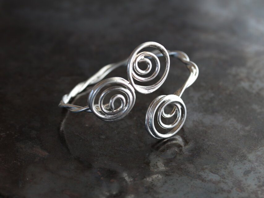 錫のバングル　TOLOLY　はもん