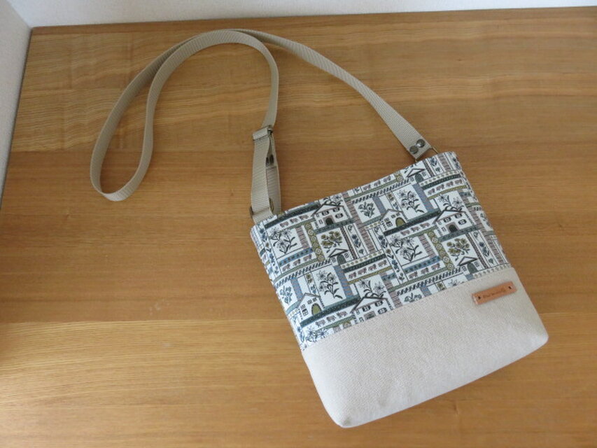 リバティ　ウルスリとバイオウオッシュ帆布のサコッシュ