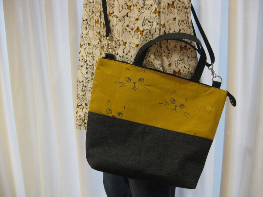 ファスナー付きバッグ（ネコ柄）