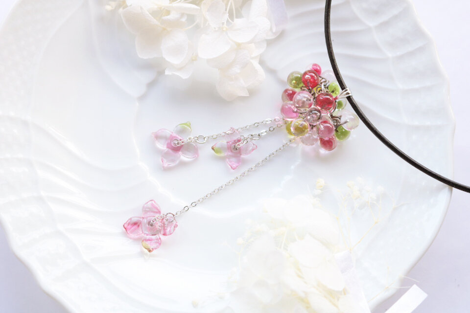 ☆オフシーズンSALE☆ガラスの紫陽花ペンダント（ピンク）