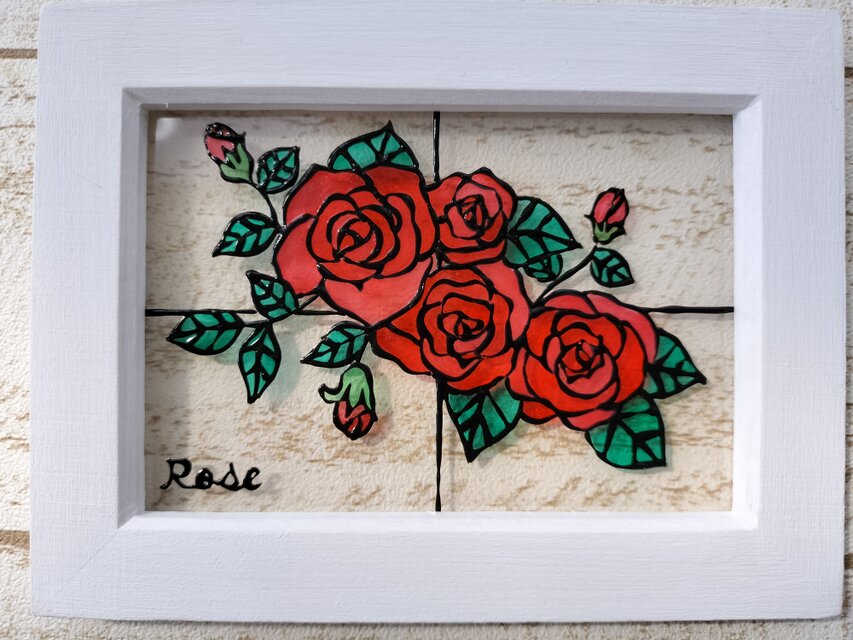 薔薇模様の美しいステンドグラス ライト　存在感あり、大輪の花でぱっと華やかに！ 薔薇模様の美しいステンドグラス ライト 存在感あり、大輪の花で