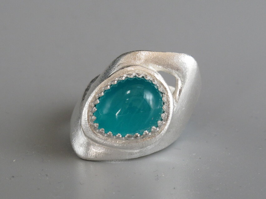 夏を先取り、素晴らしいブルー