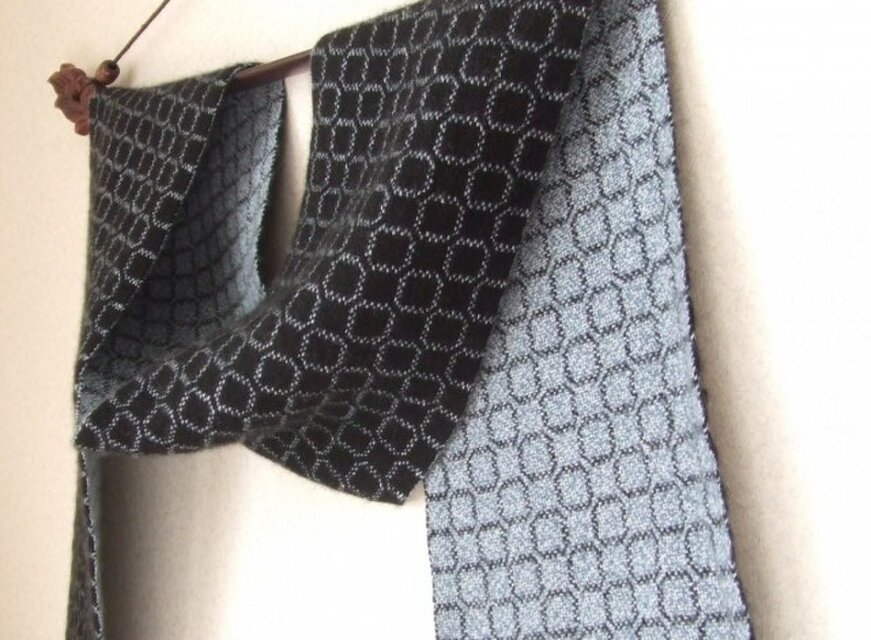 手織りカシミアマフラー・・水たまり