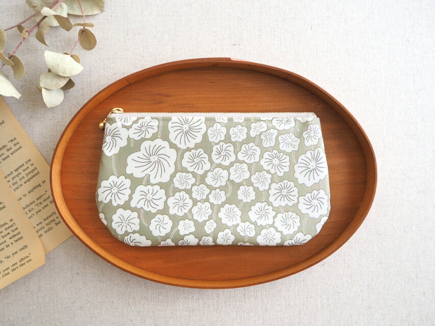 ラミネートラウンドポーチ(小さめタイプ)　「Grand Royall」ベージュ