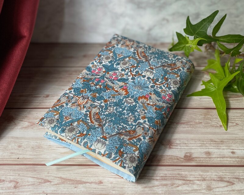 文庫本カバー ストロベリーシーフ グレイッシュブルー