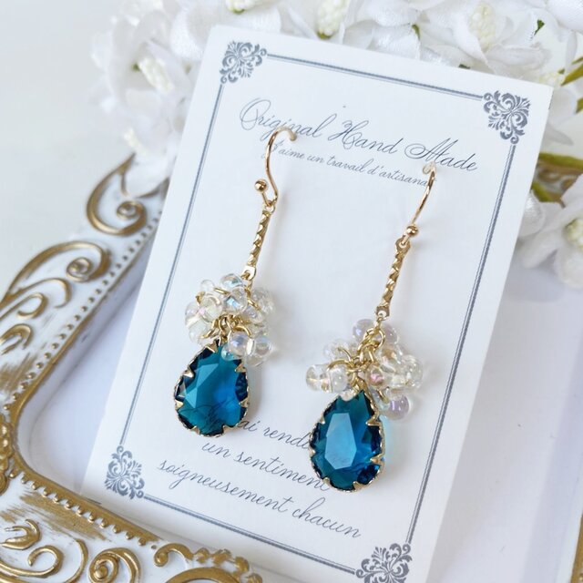 お花とチェコビーズの雫ピアス