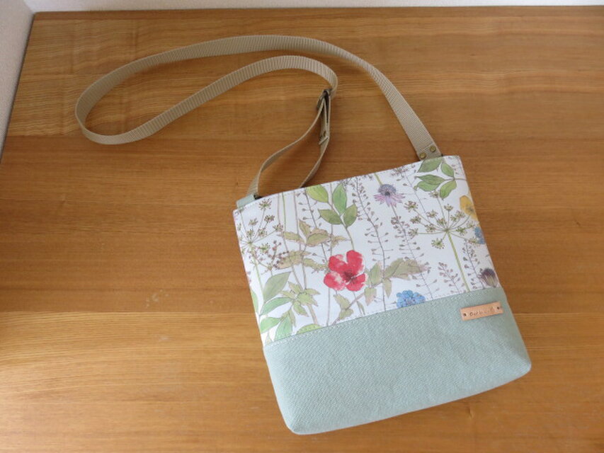 リバティ　イルマとバイオウオッシュ帆布のサコッシュ