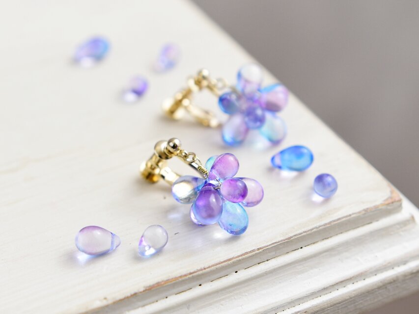 リニューアル【イヤリング】紫陽花 ガラス | iichi 日々の暮らしを