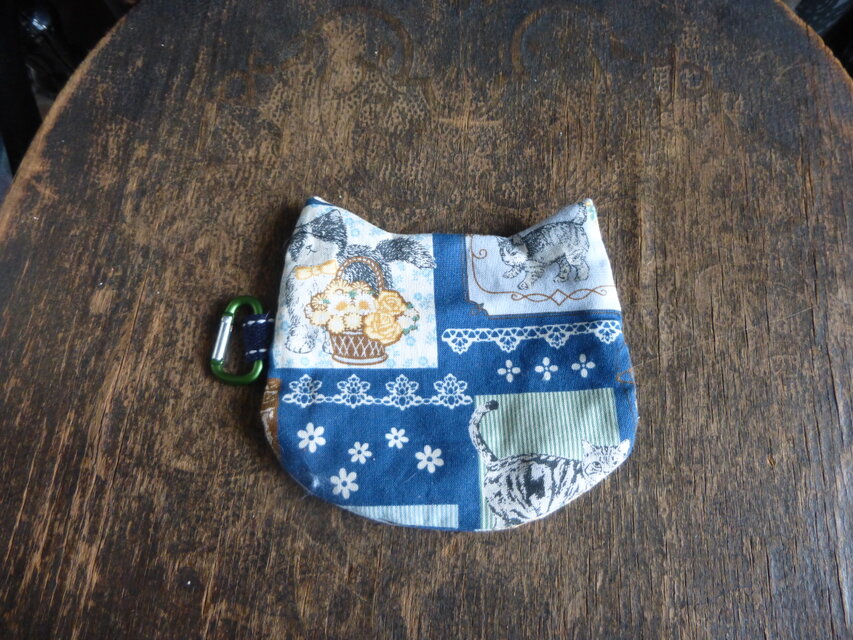 青のパターン柄のミニ猫耳ポーチ（送料無料）