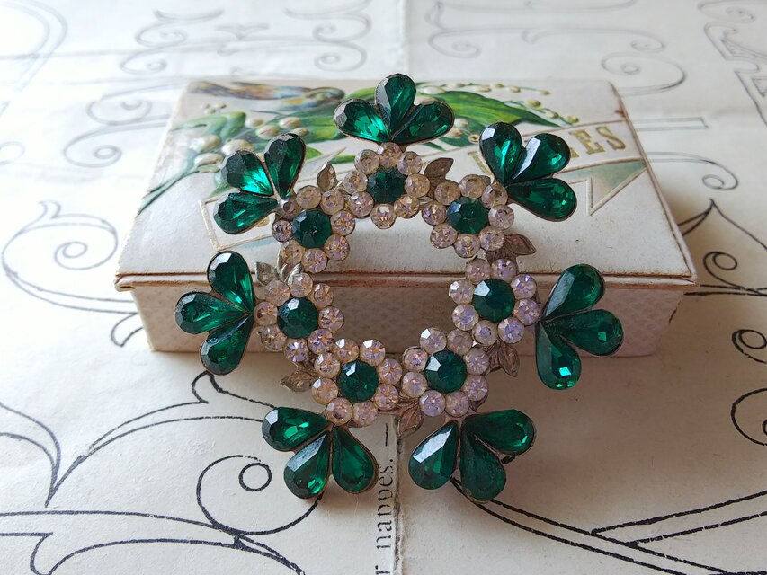 ヴィンテージ　エメラルド･クリスタルflower　アンティークSilverブローチ（50㎜）