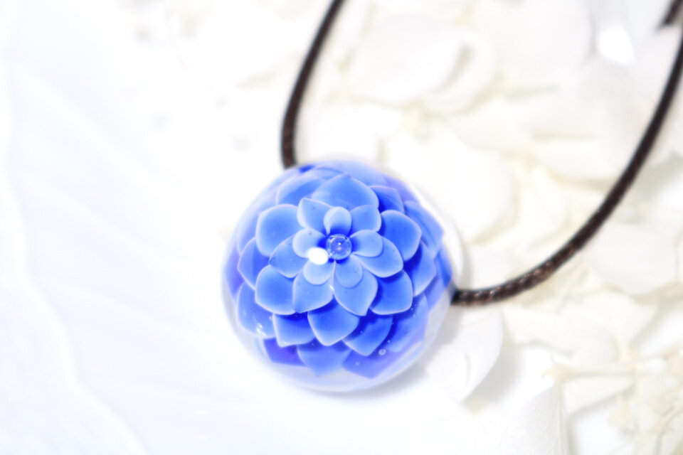 ☆初夏のセール！！5/31まで☆ダリアのとんぼ玉ガラスペンダント（ピンク）