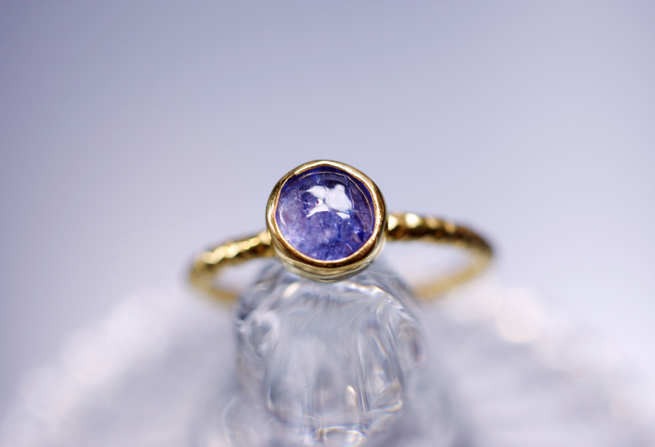 新作☆希少石『タンザナイト』の世界でひとつの天然石リングsilver925 + 18kgpコーティング