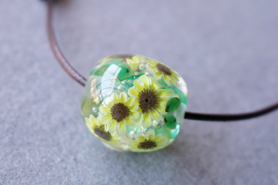 向日葵のとんぼ玉（ガラス玉）