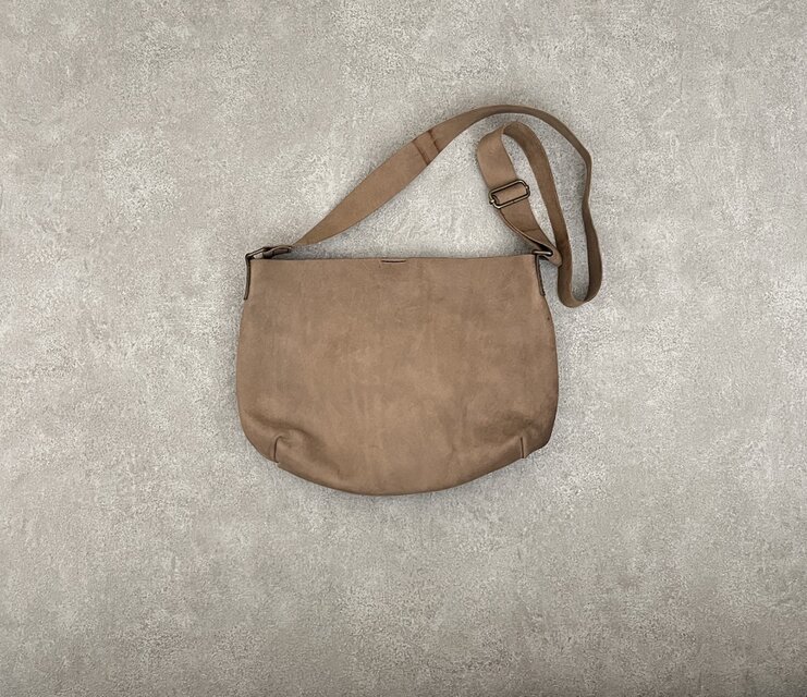 半円型ショルダーバッグ（M） グレー イタリアンレザー＜C＞ | iichi