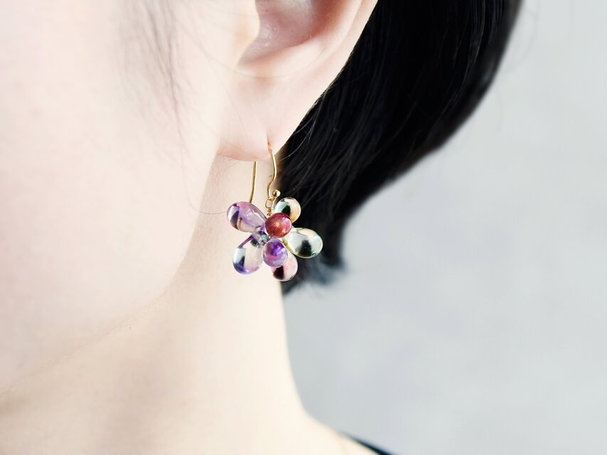14kgfピアス】カラフルなのに上品 淡い虹色 レインボー花火 | iichi