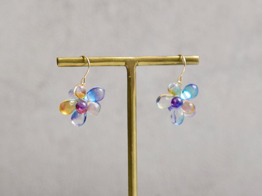 14kgfピアス】カラフルなのに上品 淡い虹色 レインボー花火 | iichi