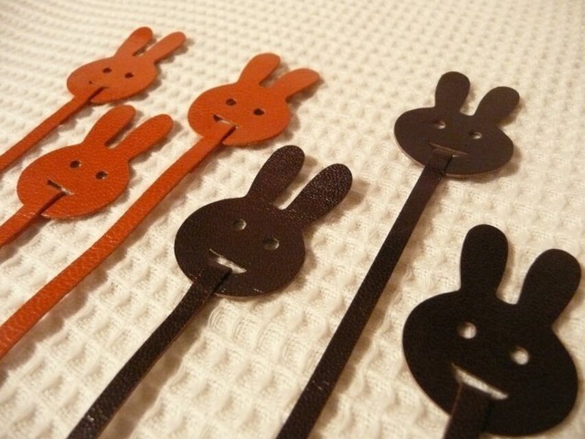 ウサギのブックマーク（山羊革製）