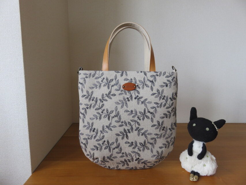 リネン刺繍生地のおさんぽトートバッグ　