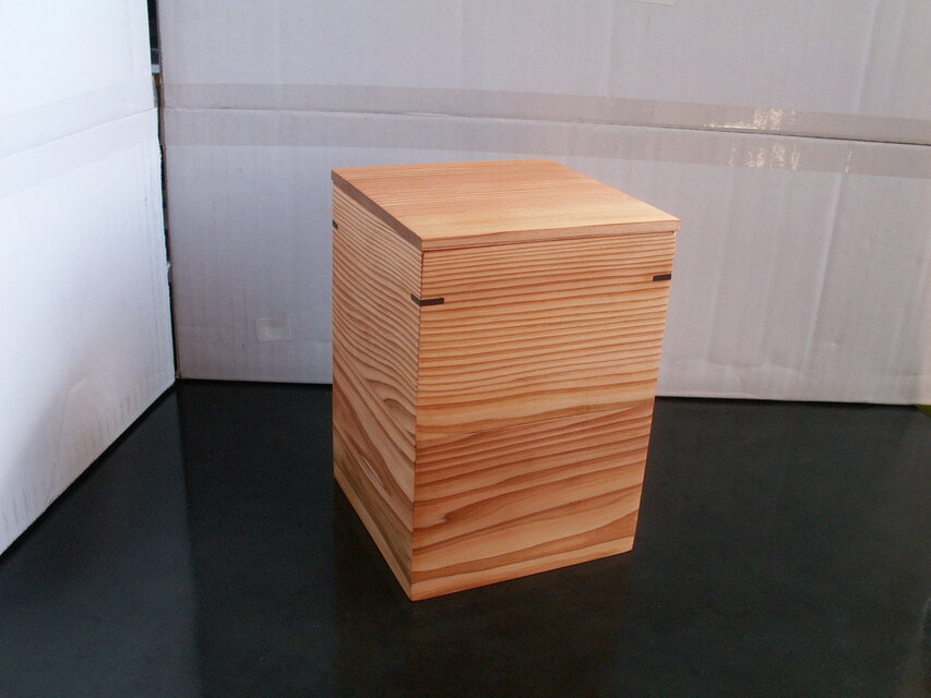 New●屋久杉　無垢　蓋付き卓上ゴミ箱（便利な内ケース付）ダストボックス　K381