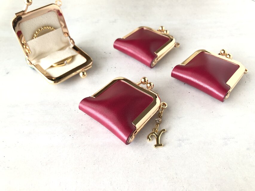 《革の宝石》ルガトの〝時を刻む〟アクセサリーケース　本革　アザレアピンク　経年変化　イニシャル　チェーンオプション　キーホルダー