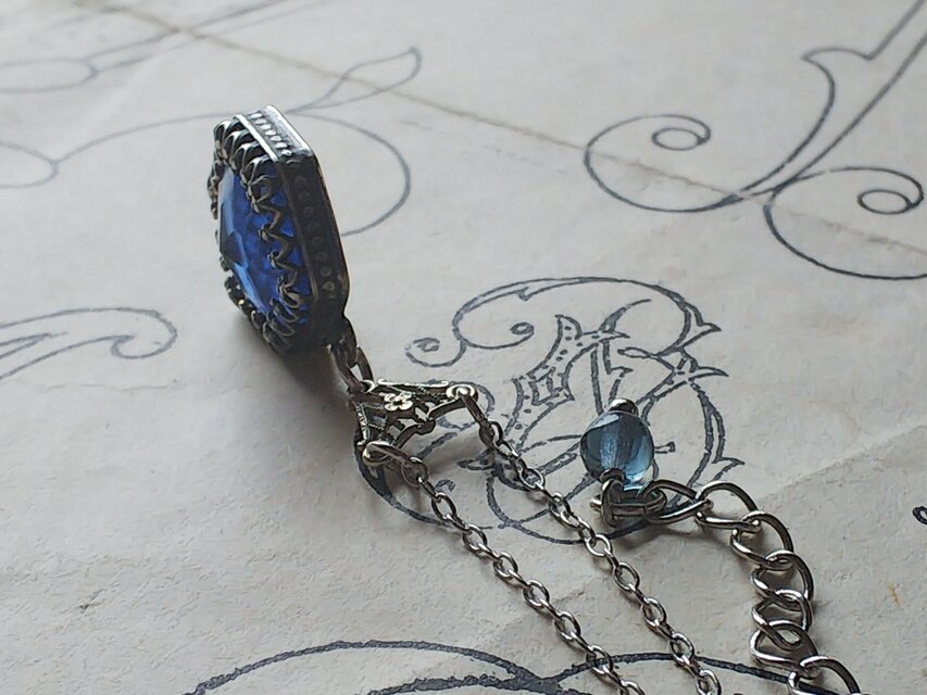 ヴィンテージ SW・Blue-Glass／Antique-Silver 六角形のネックレス 