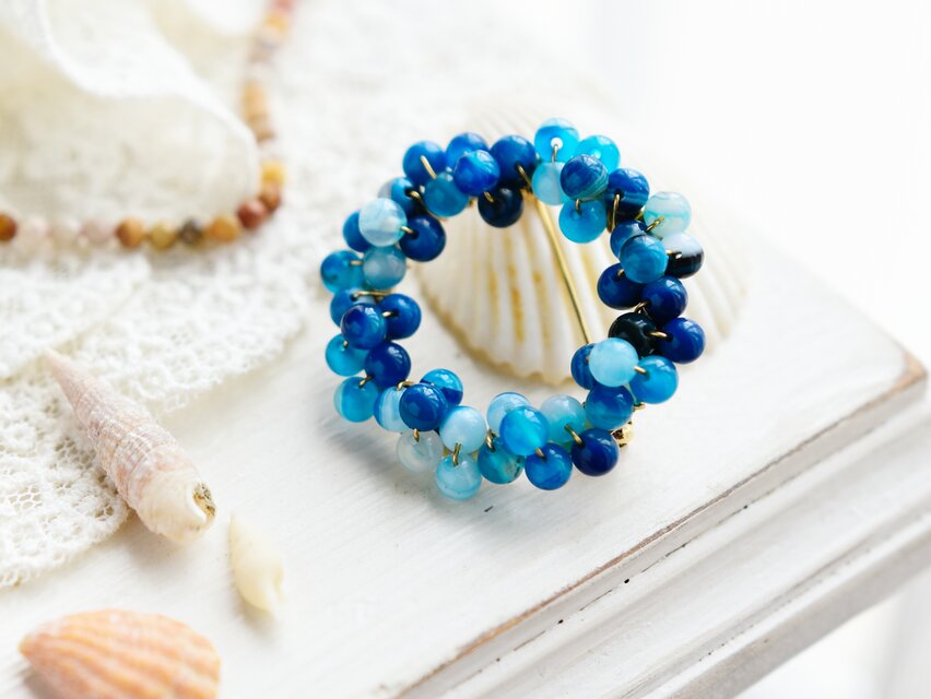 【ブローチ】波打ち際の泡 海の青 ブルーソーダ リース