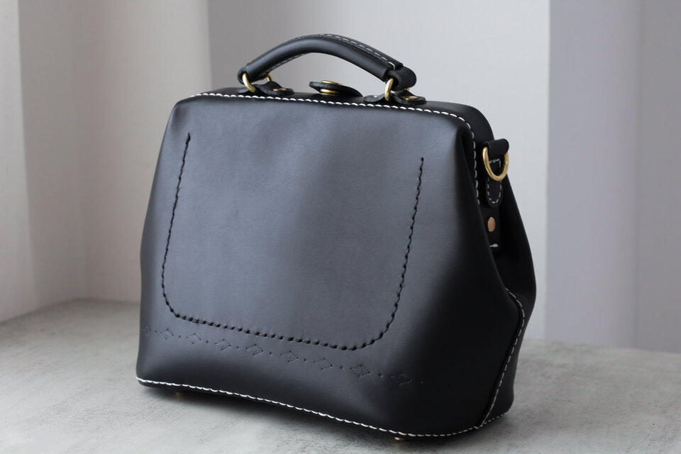 天然石飾り 本革ハンドバッグ がま口型　ヴィンテージ（昭和） 天然石飾り 本革ハンドバッグ がま口型 ヴィンテージ（昭和）