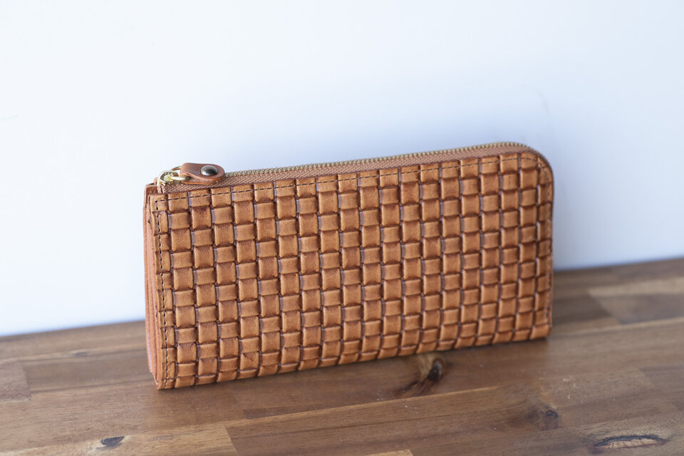 エンボスメッシュレザー L字ファスナー長財布 編み込み キャメル aw