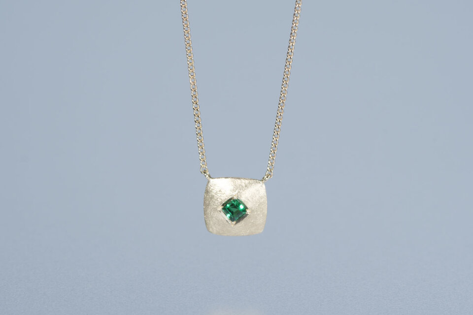 スワットエメラルド スクエアネックレス　JE01326