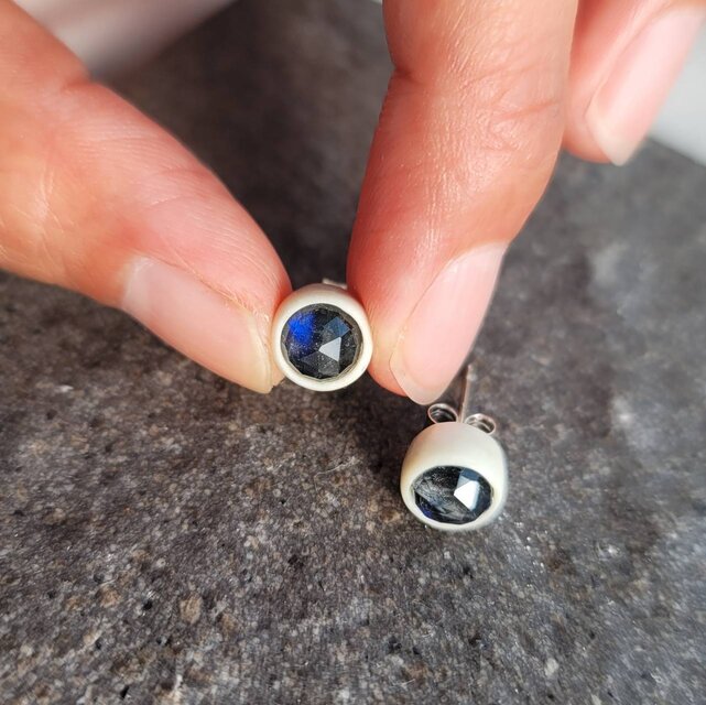 鹿の角 トリプレットストーンのピアス | iichi 日々の暮らしを心地よく