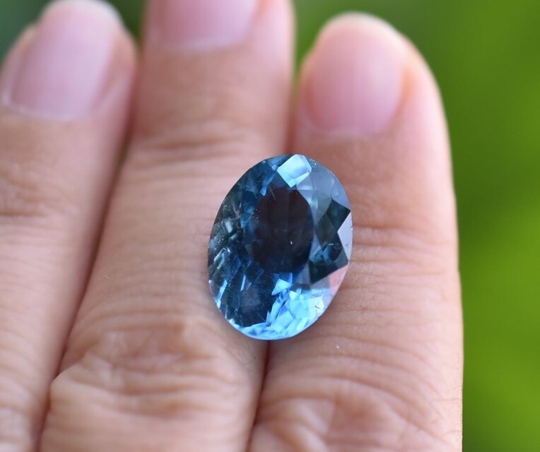 ブルートパーズ オーバルカット 11.5ct