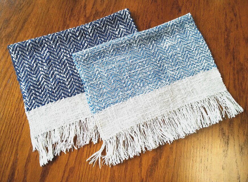 藍手織ティーマット(水色ジグザグ柄) 綿とリネン、27.5cm×48cm(房を