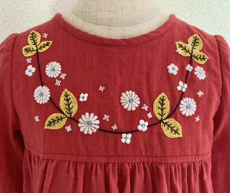 大きいサイズ　フランシュリッペ フルーツ刺繍 赤い物シリーズデニムワンピース 綿100％オリエンタル刺しゅうワンピース＜大きいサイズ有