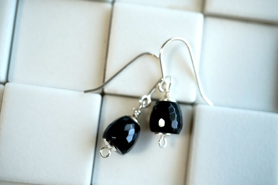 キラキラオニキスの1粒ピアス