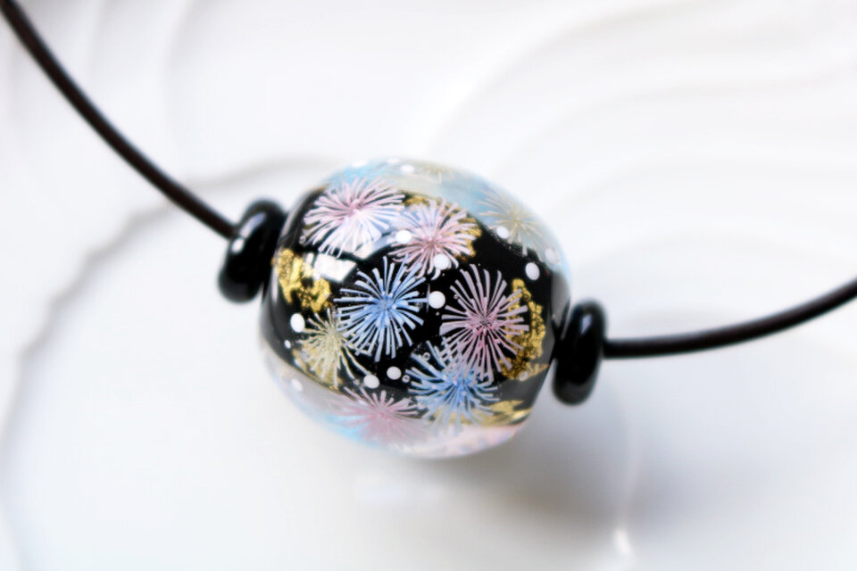 花火のとんぼ玉（ガラス玉）金箔入り | iichi 日々の暮らしを心地よく 