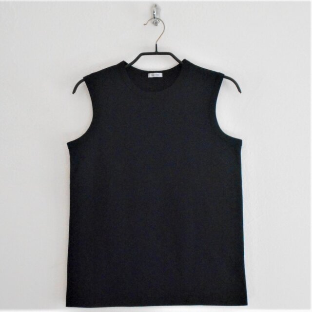 【Uネック-濃紺】一枚で魅せるスリーブレスTシャツ