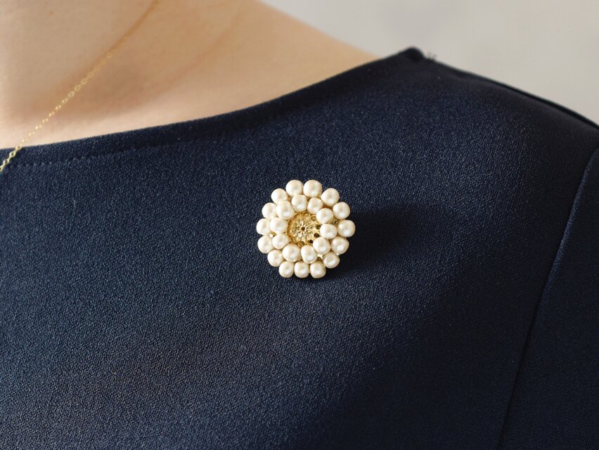【ブローチ】アンティークレトロなお花・コットンパール系