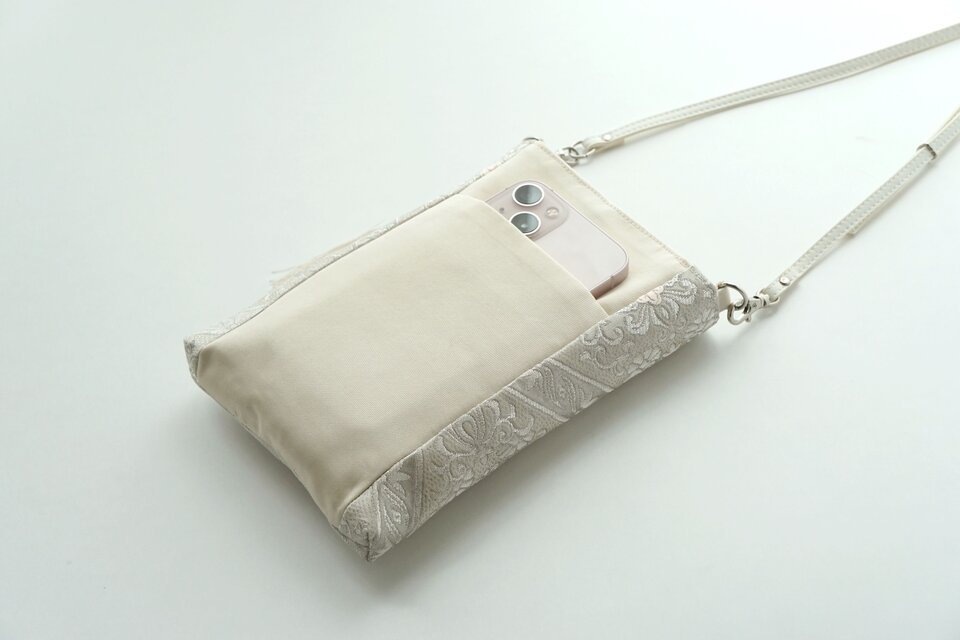 西陣織 服部織物 シルバーシルク 帯リメイク スマホショルダーバッグ