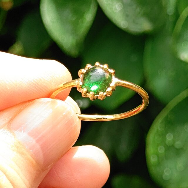 ヴィンテージ調 グリーンストーン リング （緑色カボション / 彫金