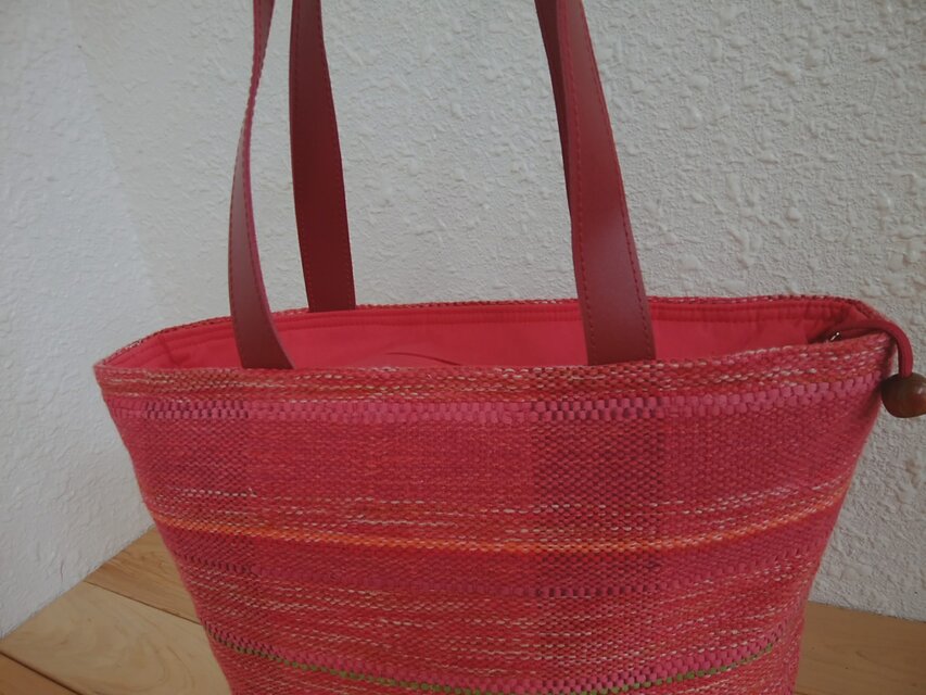手織りトートバッグ赤オレンジ色 (裂き織り入り、綿とシルク) | iichi