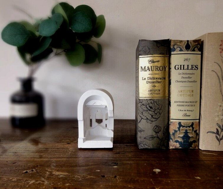 ドーム型アロマストーン ■ 西洋建築物 ■ A　美しい飾り窓