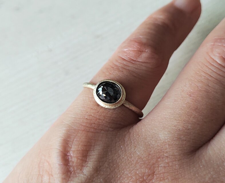 漆黒の世界』Black dia＊K10 ring | iichi 日々の暮らしを心地よくする