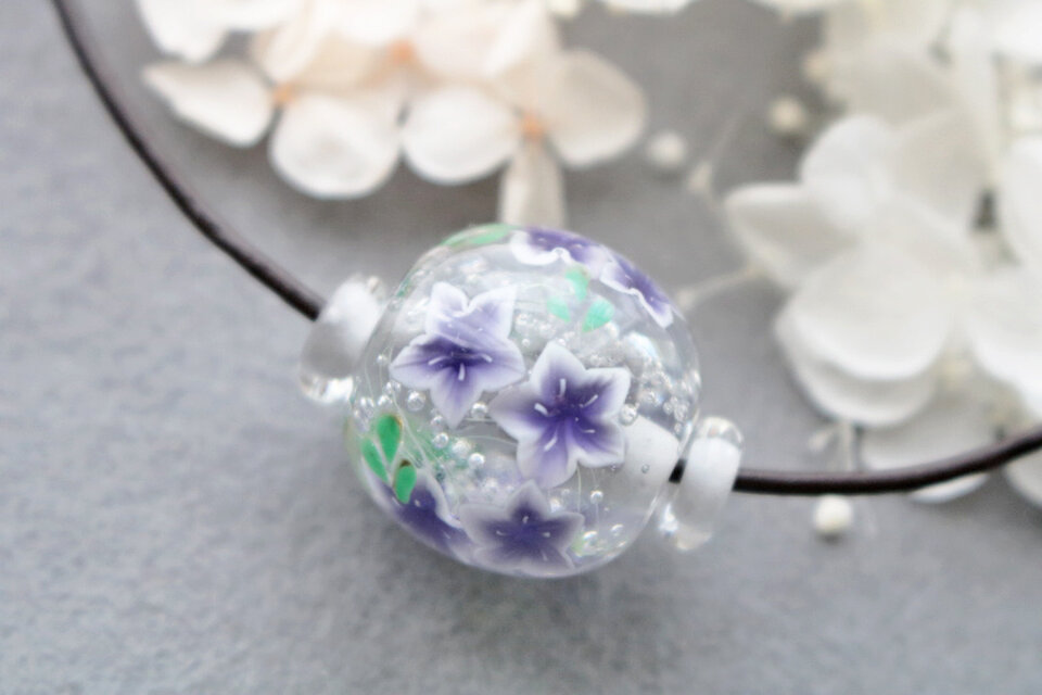 桔梗のとんぼ玉（ガラス玉）
