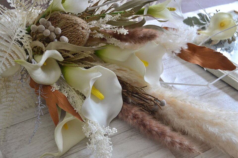 パンパスとカラーの秋クラッチブーケ＊ブートニア | iichi 日々