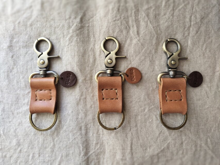 キーホルダー　濃いヌメ色　オイルワックスレザー