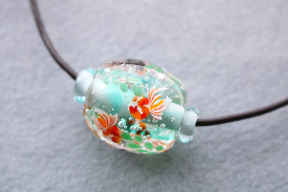 とんぼ玉 点打ち花柄とんぼ玉10mm【G15-G3G12G7】 - とんぼ玉工房 いちの家