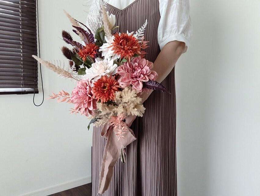 テラコッタのダリア秋クラッチブーケ＊ブートニア | iichi 日々の