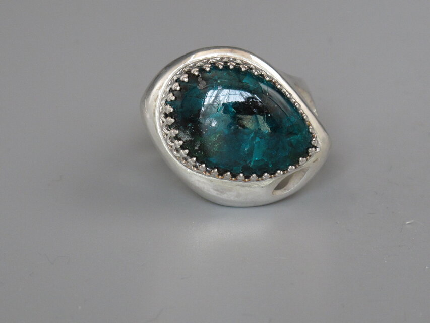 独特な、美しい緑色